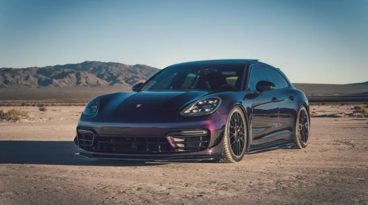 Không chỉ hiếm chiếc xe Porsche Panamera Turbo Sport Turismo này còn được chủ dán màu lạ