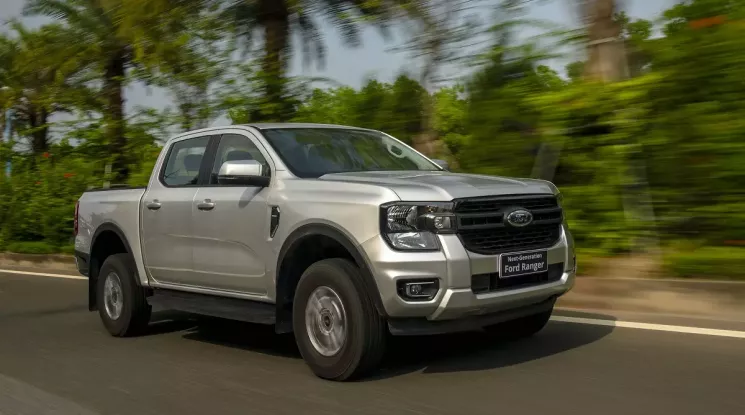 Từ ngày 1/1/2026, giá xe bán tải tại Việt Nam dự kiến tăng vọt trong khi xe hybrid lại rẻ hơn