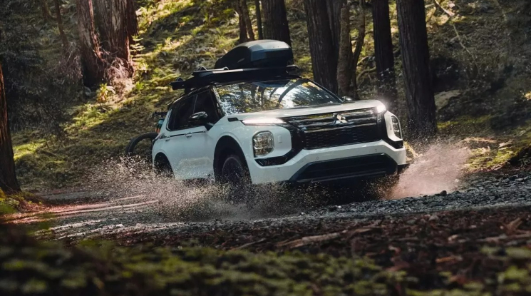 SUV dễ bị quên lãng nhất của Toyota bán chạy hơn toàn bộ các mẫu xe Mitsubishi cộng lại