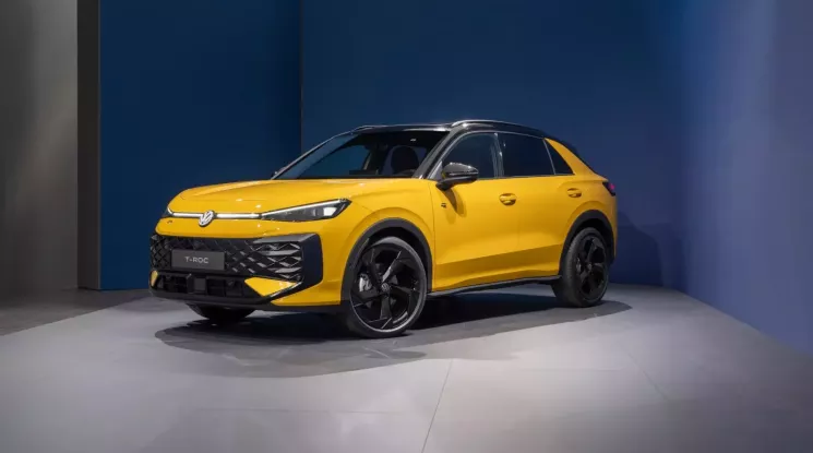 Cận cảnh Volkswagen T-Roc có giá từ 1,1 tỷ đồng, sẽ chỉ có tùy chọn động cơ 1.5 eTSI tại Anh