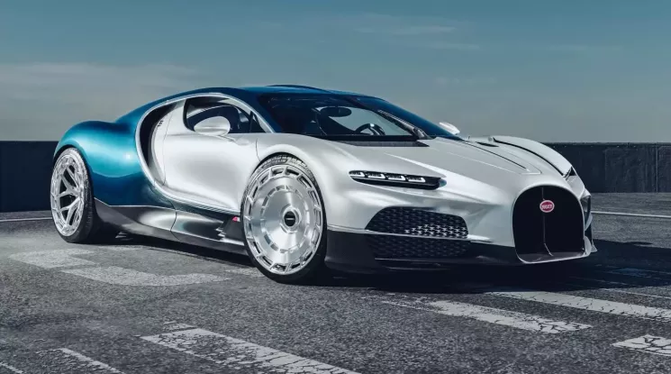 Bugatti Tourbillon màu trắng và xanh thử nghiệm với hai bộ mâm xe trong suốt bóng mờ