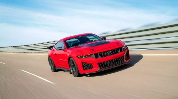 Ford Mustang Dark Horse SC 2026 chính thức ra mắt: Động cơ V8 5.2 lít siêu tăng áp và hộp số ly hợp kép 7 cấp