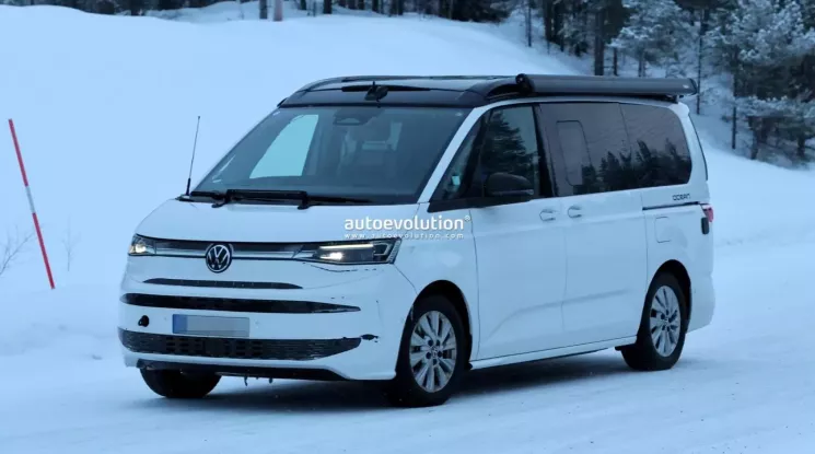 Phiên bản nâng cấp Volkswagen Multivan T7 2027 bị bắt gặp tại California, trang bị đèn pha lớn hơn