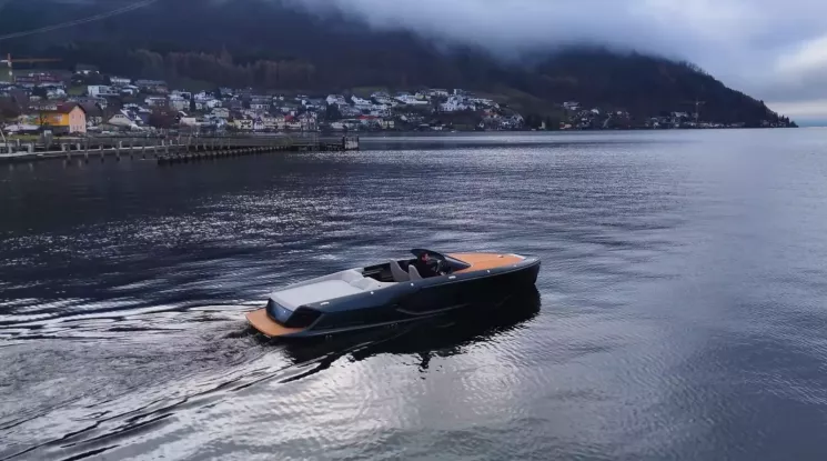 Chi tiết "Porsche Macan" chỉ chạy dưới nước, công suất 563 mã lực