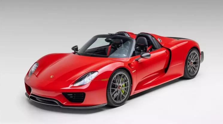 Chiếc Porsche 918 Spyder được trang bị gói Weissach Package này đã tìm thấy chủ mới với giá 3,2 triệu USD