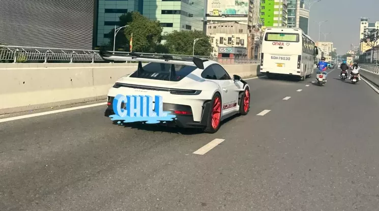 Siêu phẩm Porsche 911 GT3 RS 992 đầu tiên lăn bánh trên đường phố Việt Nam