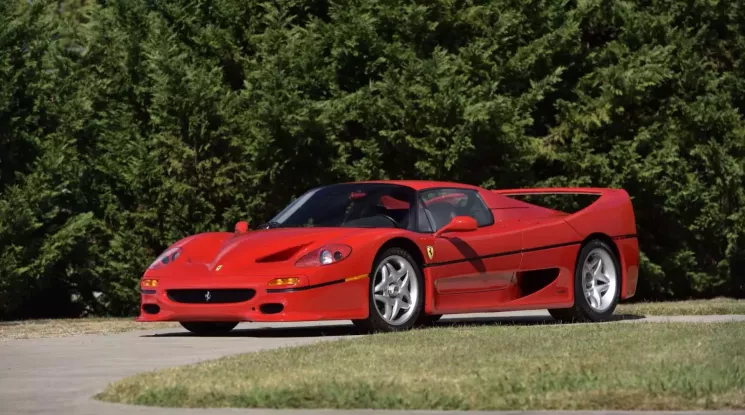 Ferrari F50 đời 1995 chỉ mới lăn bánh 406 km đã được ai đó mua với giá 320 tỷ đồng