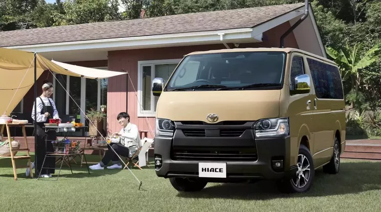 Thay vì nghỉ hưu, "cá mập" Toyota Hiace vẫn tiếp tục được nâng cấp sau 22 năm bán trên thị trường