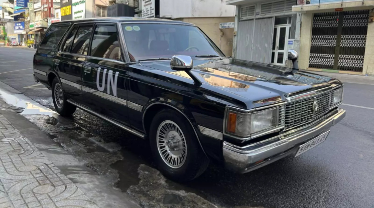 Hệ đam mê xe Toyota Crown như "Qua" Vũ: Lái bản Wagon máy dầu Turbo đẹp mắt xuống đường khiến bao người trầm trồ