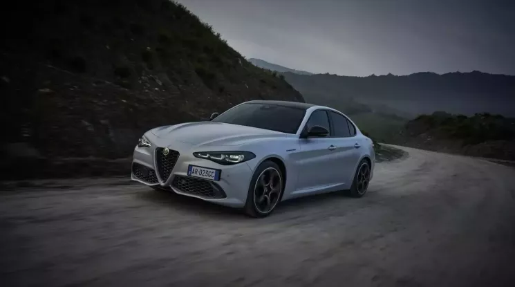Alfa Romeo hủy bỏ kế hoạch ra mắt Giulia và Stelvio mới để bắt đầu lại từ đầu