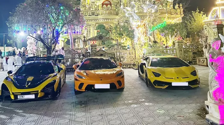 Dàn siêu xe khủng đi ăn cưới tại Nghệ An, tòa lâu dài khủng của chủ nhân gây choáng ngợp