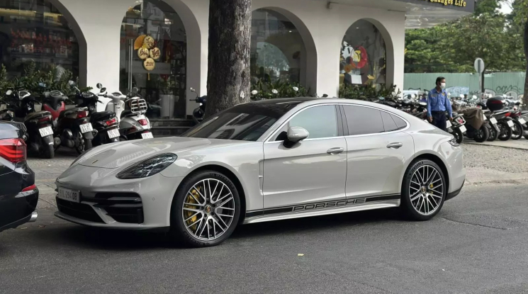 Mãnh thú Porsche Panamera Turbo S từng được "Qua" Vũ đập hộp 15 tỷ nhưng chưa lái lần nào đã bán