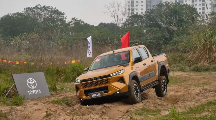 Toyota Hilux 2026: Khi xe bán tải Nhật hướng tới khái niệm “ăn chơi”