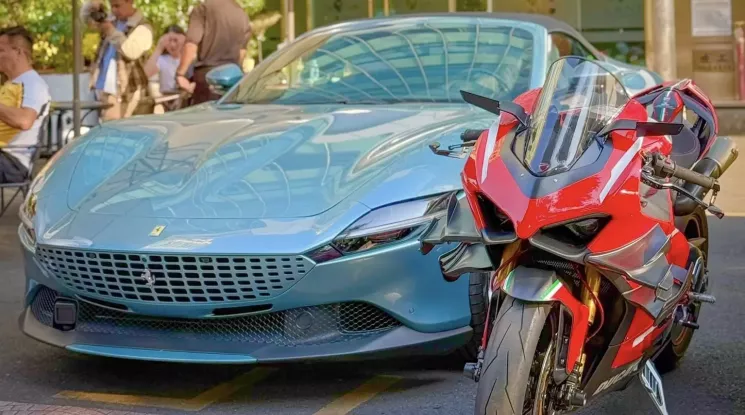Ferrari Roma Spider thứ 2 tại Việt Nam bất ngờ được trưng bày gần đại bản doanh của doanh nhân này