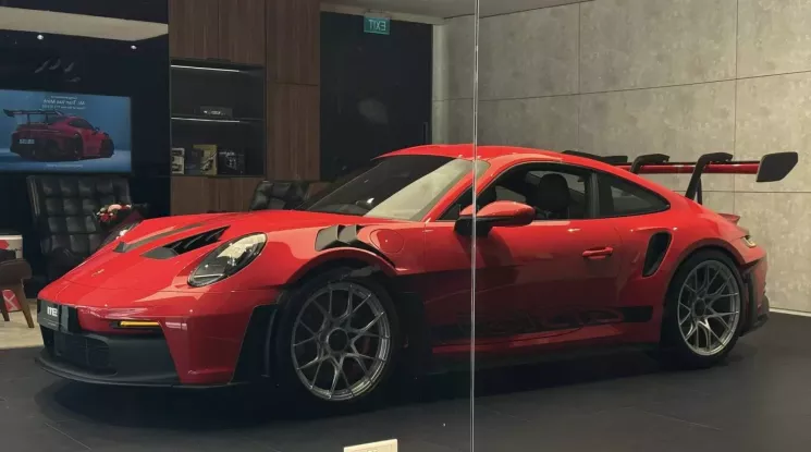 Cận cảnh Porsche 911 GT3 RS mới lộ diện xuất hiện tại Việt Nam: Màu sơn cực chiến, không có nhiều trang bị