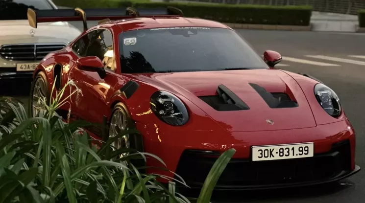 Cận cảnh Porsche 911 GT3 RS 992 thuộc sở hữu của Gen Z ở Hà Nội