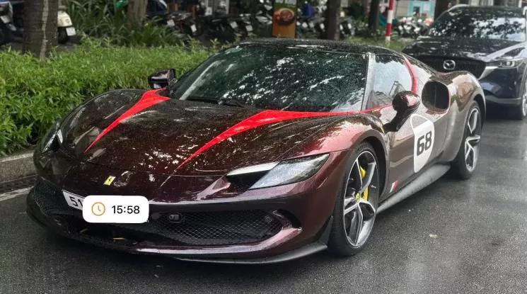 Bất ngờ với sự xuất hiện của Ferrari 296 GTB Rosso Taormina tại Tp.HCM, nếu đúng màu sơn chính hãng phải vài tỷ đồng