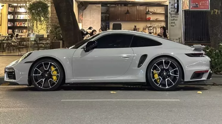 Porsche 911 mang gói độ Turbo S đẹp mắt của người yêu xe Hà Nội