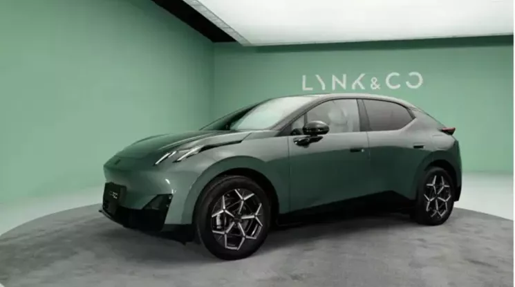 Lệnh điều khiển bằng giọng nói trên xe điện Lynk&Co bị hiểu nhầm khiến đèn pha bị tắt, dẫn đến tai nạn