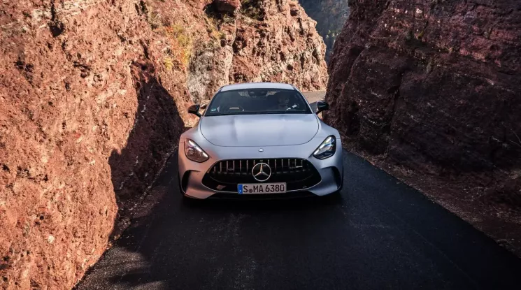 Hàng lạ Mercedes-AMG GT 63 ra mắt thị trường Việt Nam với giá gần 11 tỷ đồng