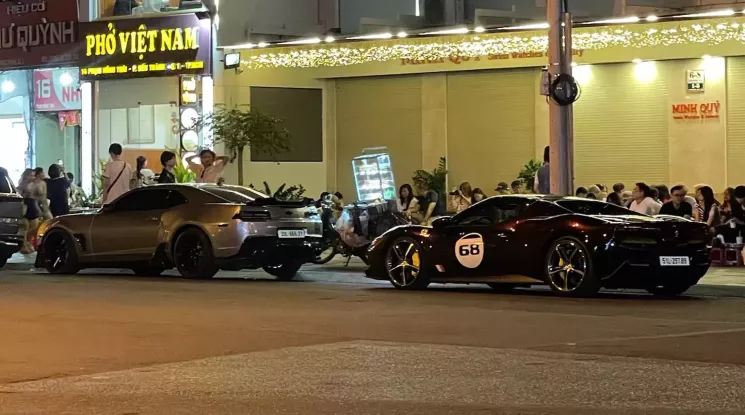 Chevrolet Camaro ZL1 độc nhất Việt Nam bất ngờ xuất hiện cùng Ferrari 296 GTB ở Tp.HCM