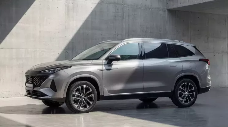 MG trình làng mẫu SUV 7 chỗ tiết kiệm xăng với giá bán khiến Volkswagen phải dè chừng