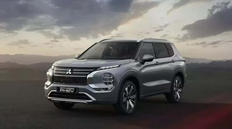 Mitsubishi Outlander PHEV 2026 trình làng, chạy được hơn 70 km mà không tốn 1 giọt xăng