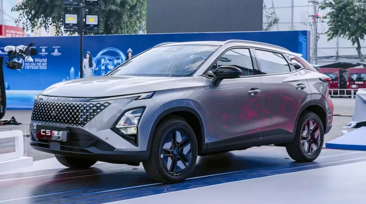 Omoda C5 SHS-H ra mắt Việt Nam, chỉ "ăn" 4,9 lít xăng/100 km, giá ưu đãi từ 599 triệu đồng