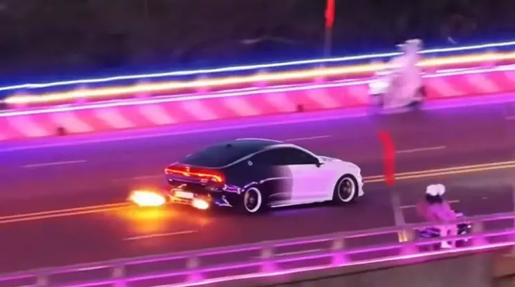 Tài xế điều khiển chiếc Kia K5 "khạc lửa" tại Đắk Lắk bị phạt đến 77 triệu đồng