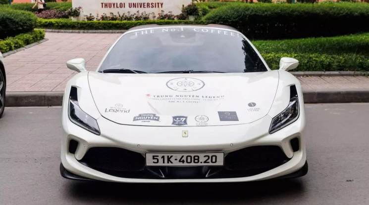 Tại sao ông trùm cà phê Trung Nguyên dùng siêu xe để chở sách quý?