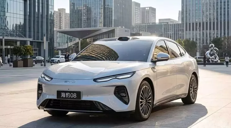 Ra mắt BYD Seal 08 - sedan cỡ lớn có thể chạy tới 300 km mà không ngốn xăng