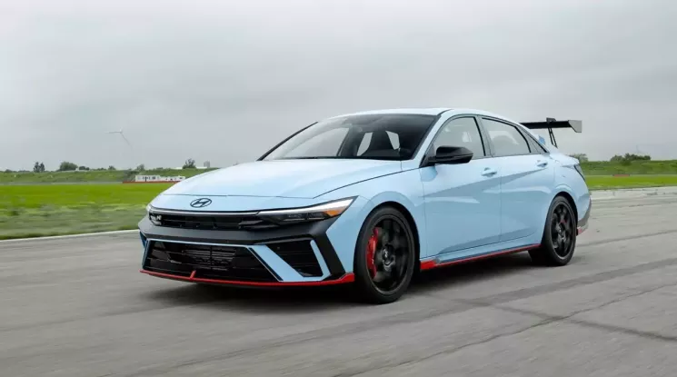 Vén màn Hyundai Elantra N TCR với cánh gió cỡ lớn, rẻ hơn Honda Civic Type R