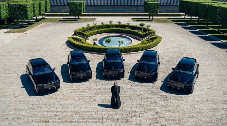Rolls-Royce ra mắt bộ sưu tập Black Badge Cullinan do nghệ sĩ gốc Việt Cyril Kongo thiết kế