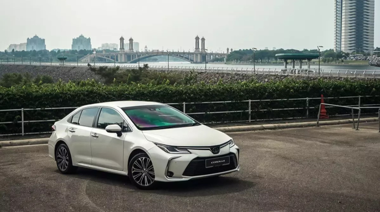 Doanh số sedan hạng C tháng 4/2026: Sụt giảm toàn phân khúc, Toyota Corolla Altis bán đúng 1 chiếc