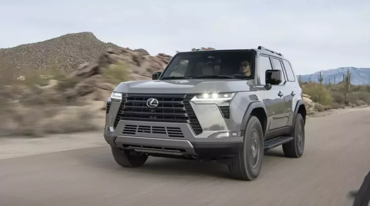 SUV hạng sang Lexus GX được xác nhận sắp có thêm phiên bản hybrid mới giống Toyota Land Cruiser