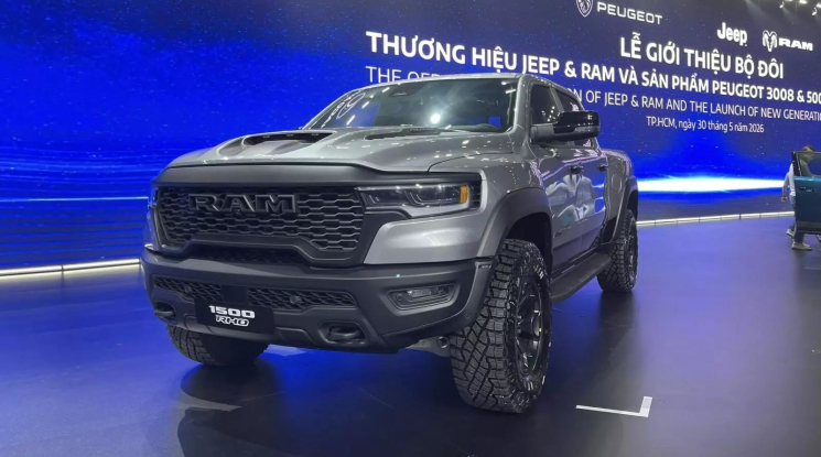 Xe bán tải cỡ lớn Ram 1500 chính thức quay trở lại Việt Nam với 2 phiên bản, giá từ 3,749 tỷ đồng