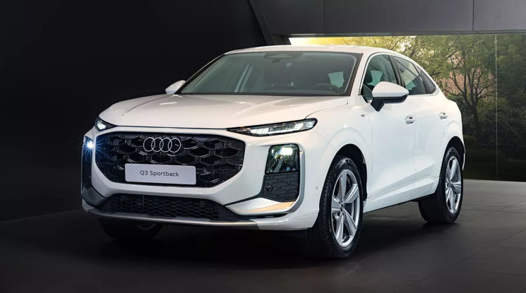 SUV hạng sang cỡ nhỏ Audi Q3 2026 được giới thiệu ở Việt Nam, giá cao hơn đối thủ BMW X1 sắp ra mắt