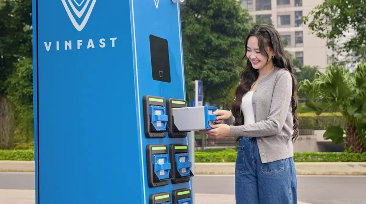 V-Green hợp tác với EVNHANOI để triển khai 10.000 tủ đổi pin xe máy điện