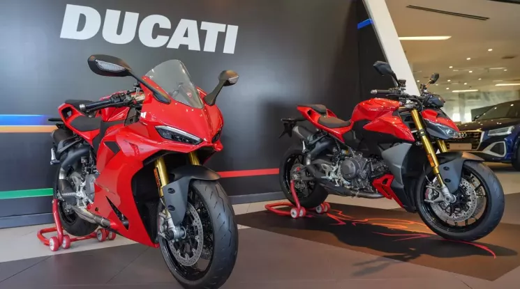 Ducati Panigale V2 S và Streetfighter V2 S ra mắt Việt Nam với động cơ V12, giá từ 629 triệu đồng