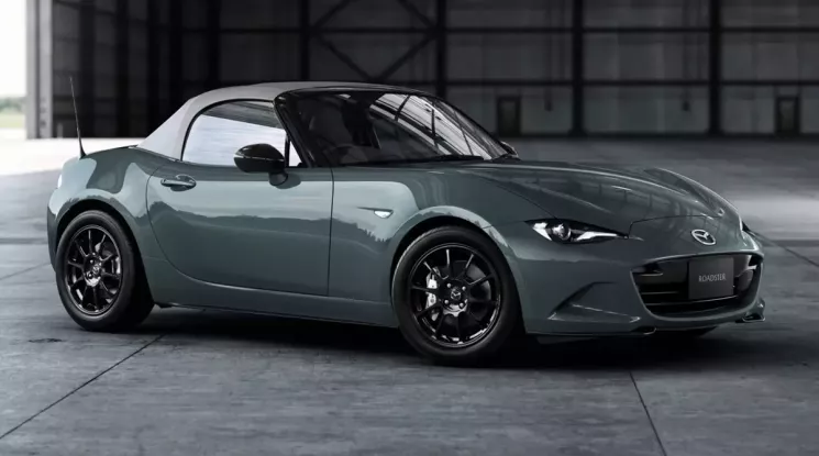 Xe mới bán ở Việt Nam Mazda MX-5 ra mắt bản nâng cấp với tiếng pô nhỏ hơn và màn hình đã có cảm ứng