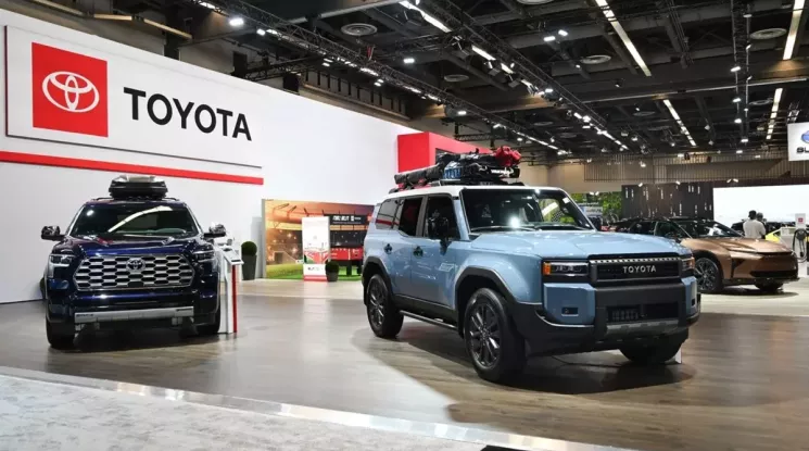 Doanh số toàn cầu của Toyota tiếp tục lao dốc, sụt giảm mạnh tại thị trường lớn nhất thế giới do giá xăng