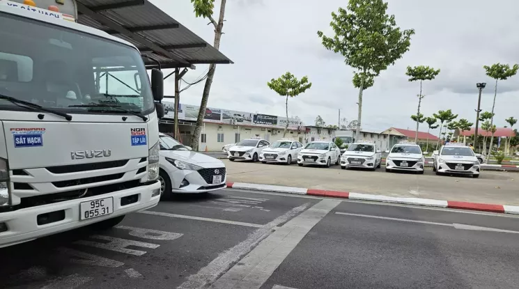 Lộ trình thay đổi sát hạch lái xe đến năm 2028: Thêm câu hỏi, tăng kỹ năng thực hành và xác thực điện tử