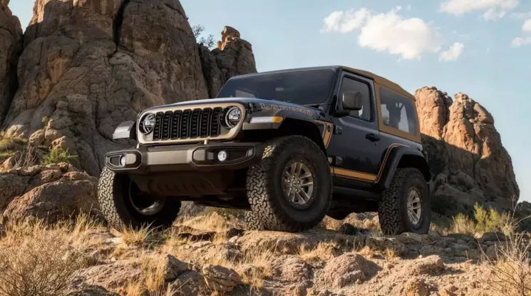 SUV đang bán tại Việt Nam Jeep Wrangler có thêm phiên bản mới với lốp 35 inch và phong cách đậm chất sa mạc