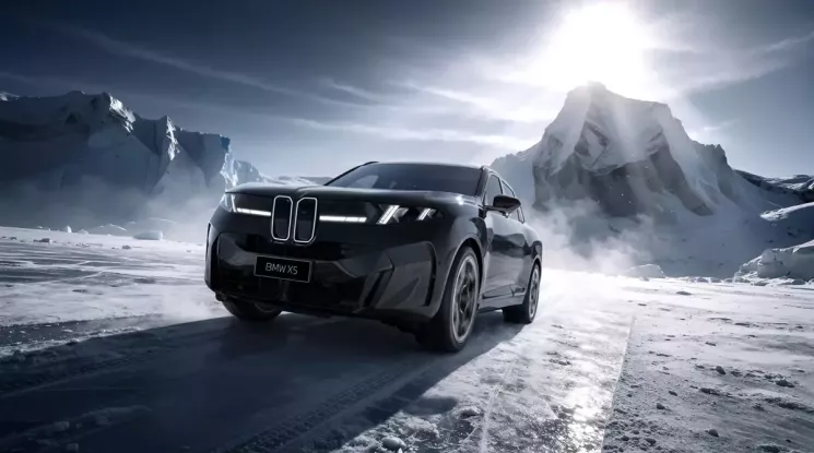 Mới ra mắt không lâu, BMW X5 đã được bổ sung bản trục cơ sở dài với nội thất rộng hơn cả X7