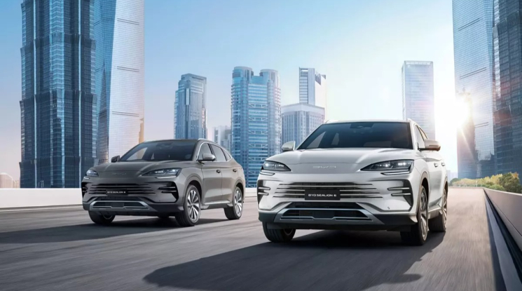 Xe điện và xe hybrid sạc điện: Đâu là lựa chọn phù hợp với người Việt năm 2026?