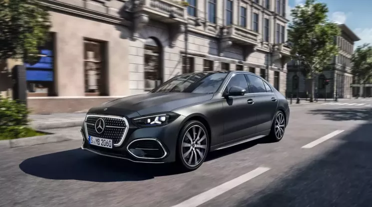 Mercedes-Benz C-Class 2027 phiên bản dùng động cơ đốt trong chính thức trình làng với loạt công nghệ mới
