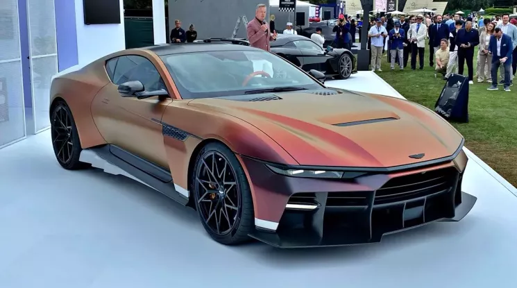 Aston Martin Valen trình làng, trở thành xe thương mại dùng động cơ đặt trước mạnh nhất thế giới