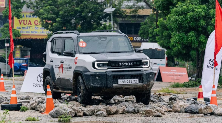 Đánh giá Toyota Land Cruiser FJ 2026: SUV địa hình cá tính, danh có xứng với thực?
