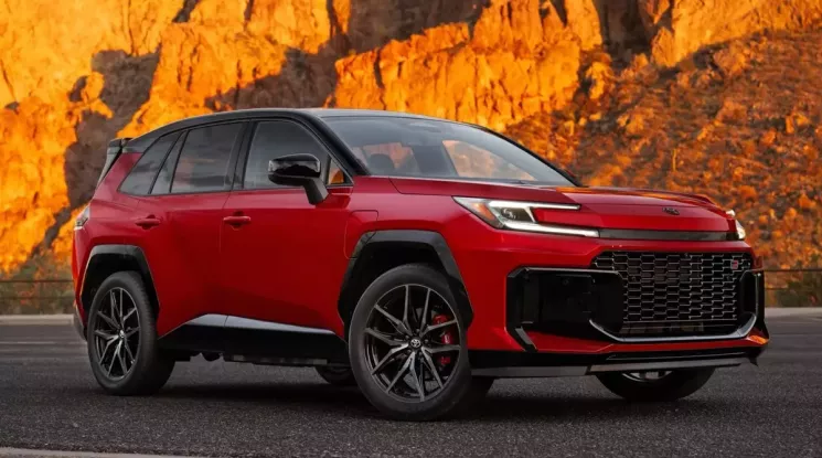 Mẫu SUV bán chạy như tôm tươi của Toyota có danh sách chờ như siêu xe