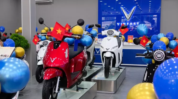 VinFast ưu đãi đến 3 triệu đồng cho khách hàng chuyển từ xe máy xăng sang xe máy điện